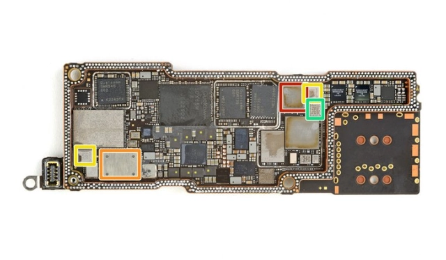 Разборка основной внутренней микросхемы iPhone 14 Pro Max - модуля усилителя мощности SKY5xx92-16