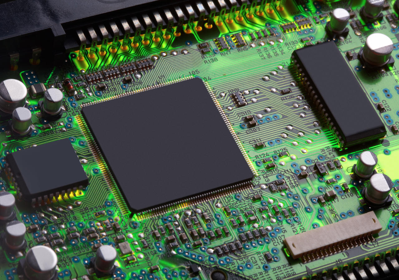Питание TI Управление питанием, автомобильные МОП-транзисторы Infineon, микросхемы NXP PMIC