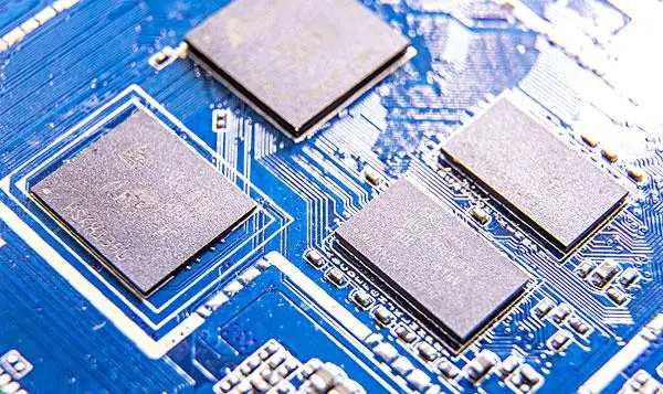 Переработанные ИС Ethernet-5G-чипы- IoT SoCs-FPGAs-Wi-Fi - ИС для носимых устройств