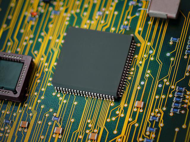 Датчики Renesas Авто датчики: датчики освещения, драйверы лазерных диодов, драйверы LED-подсветки
