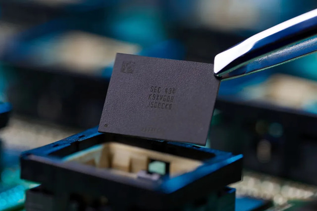 SAMSUNG запускает серийное производство первого QLC девятого поколения V-NAND для эпохи AI