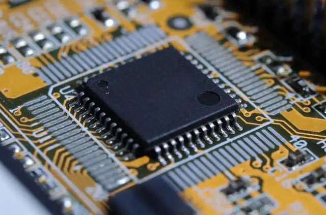 Поставка [Infineon] Памяти: Поставка ИС памяти F-RAM (Ferroelectric RAM), ИС флэш-памяти NOR