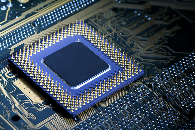 Поставки Renesas Clocks & Timing:кристаллы генератора, антенны джиттера, программные часы VersaClock