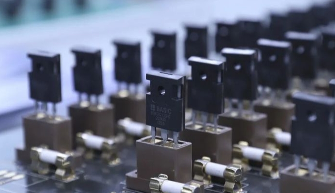 Mingjiada поставляет: (Infineon) IGBT - биполярные транзисторные устройства с изолированным затвором